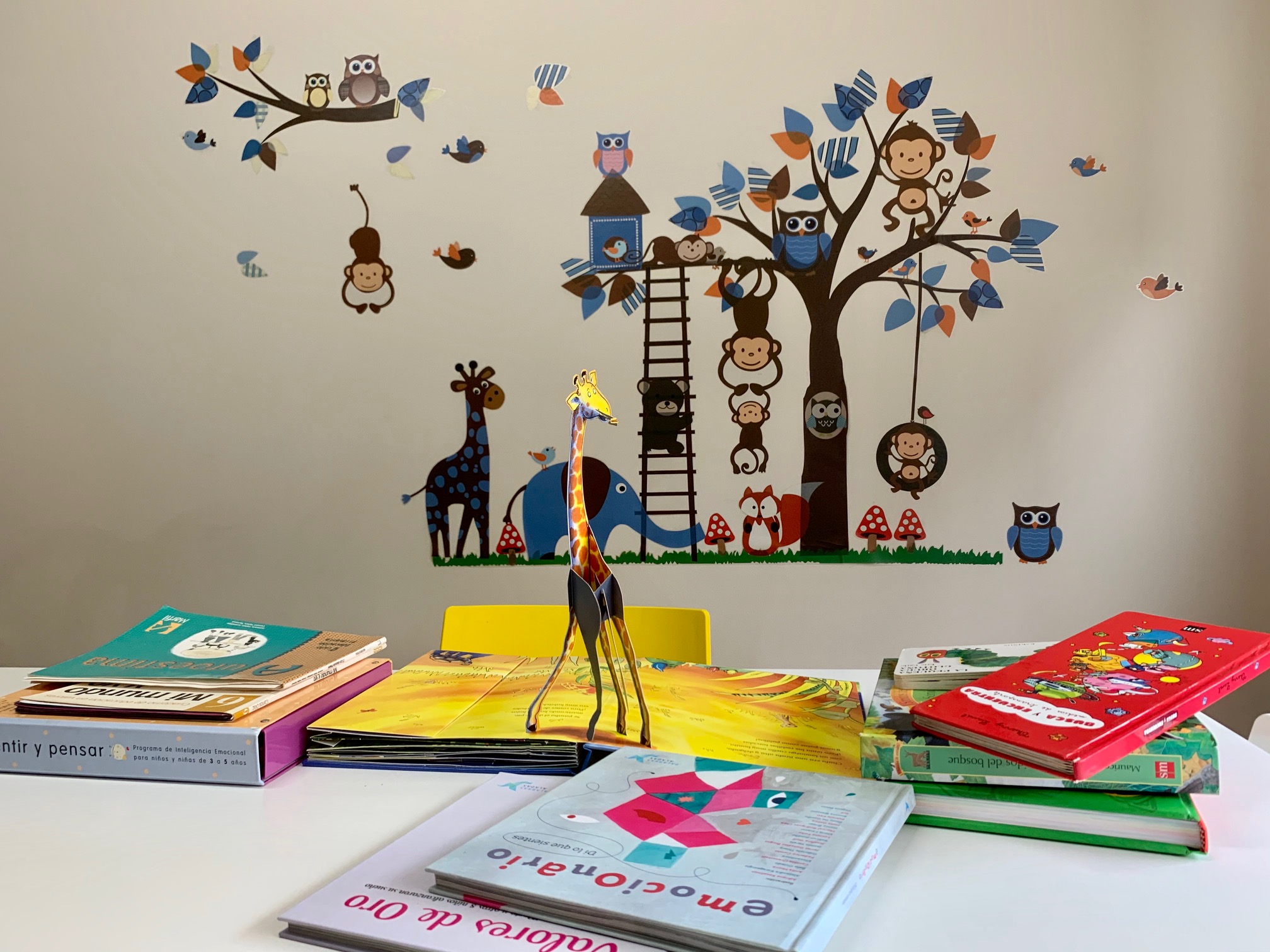 Instalaciones Áreas Psicología - Mesa para niños zona de lectura